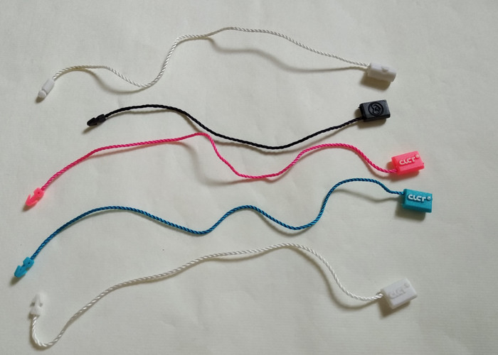 Colored Custom Clothing Tags , Plastic String Tags Single String Black Foil